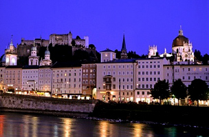 Salzburg éjszakai fényekkel