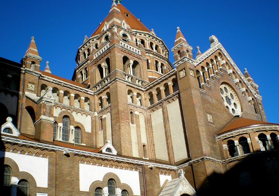 	Szeged a napfény városa cím birtokosaként került fel a listára. A képen híres dómjának részlete látható.