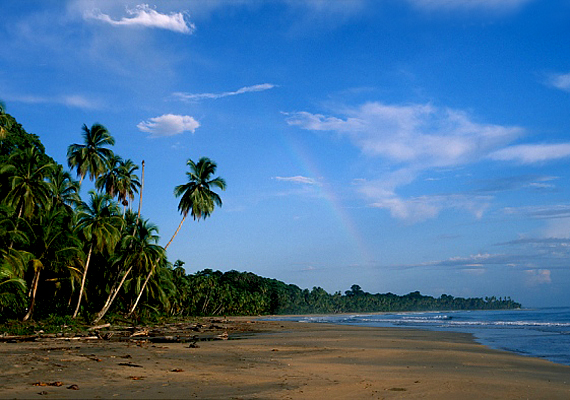 	Costa Ricát szintén a semlegesség politikája, valamint a stabil demokrácia jellemzi. A világ egyik legboldogabb országának tartják.