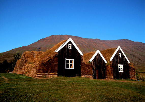 	Izlandnak nincsenek határai és ellenségei. Mindemellett igen elszigetelt, és természeti környezete is lehetővé teszi a rejtőzködést.