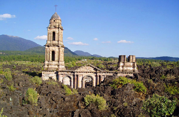San Juan Parangaricutiro temploma