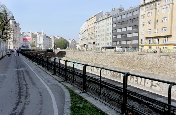 Metróvonal Bécsben - itt még kevés a zöldterület