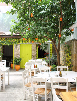 Hangulatos taverna Nicosiában, Ciprus megosztott fővárosában