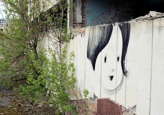 
                        	A reaktortól nyolc kilométerre található a még ma is radioaktív Pripyat, a graffitik közül szinte mindegyik itt látható.