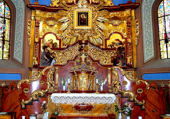 	A Nyíregyháza közelében fekvő Máriapócs könnyező Szűz Mária-képéről vált híressé. Így néz ki a kegytemploma belülről.