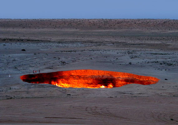 	Türkmenisztán jelentős olaj- és gázlelőhelyeket tudhat magáénak: pontosan máig nem tudni, mi rejtőzik még a föld alatt.