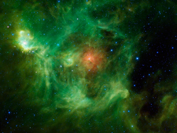 	A kép a csillagok születését örökítette meg, a zöld és piros halmaz így leginkább egy csillagóvodának is nevezhető.