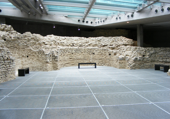 	A negyedik század körül építették meg a ma pécsi ókeresztény sírkamrákként ismert föld alatti komplexumot, mely ma az ország egyik világörökségi helyszíne.