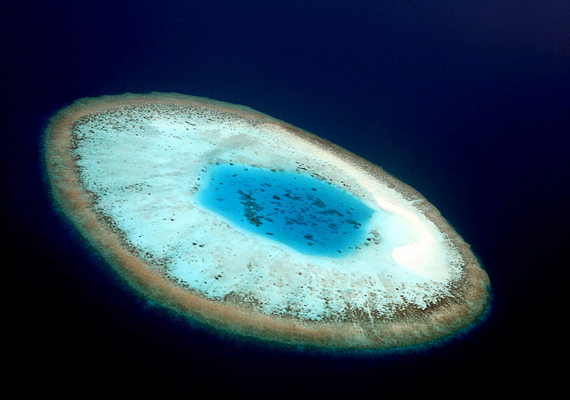 	A Maldív-szigetek részének számító természeti forma épp olyan, mint egy emberi szemgolyó.