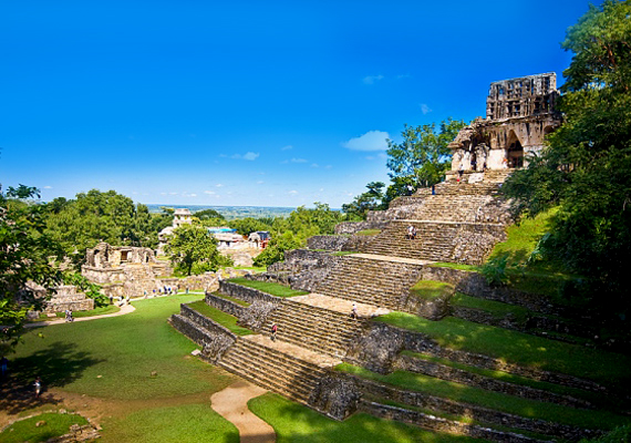 
                        	A mexikói Palenque romvárosát gyakran emlegetik úgy, mint a földönkívüliek egyik művét, élen a város piramisával, ami kicsit sem megszokott formában épült. Ismerd meg jobban a történetét! »