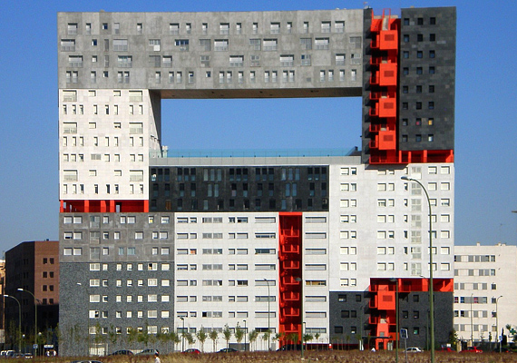	A madridi Edificio Mirador úgy fest, mint a tetriszben a rosszul lerakott alakzatok.