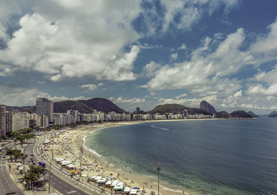 
                        	A brazilok híres strandja, a Copacabana nem csupán a riói karnevál idején vonzza a látogatókat. Itt búcsúztatta el az óévet legutóbb Kate Moss, Alessandra Ambrosio és Naomi Campbell is.