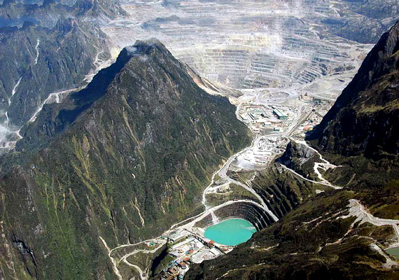 	Ha a környezetvédőknek egyszer sikerül bezáratni a bányát, idővel kizárólag turisztikai látványosságként funkcionálhat a föld felszínen tátongó óriási lyuk. Erre azonban még várni kell.