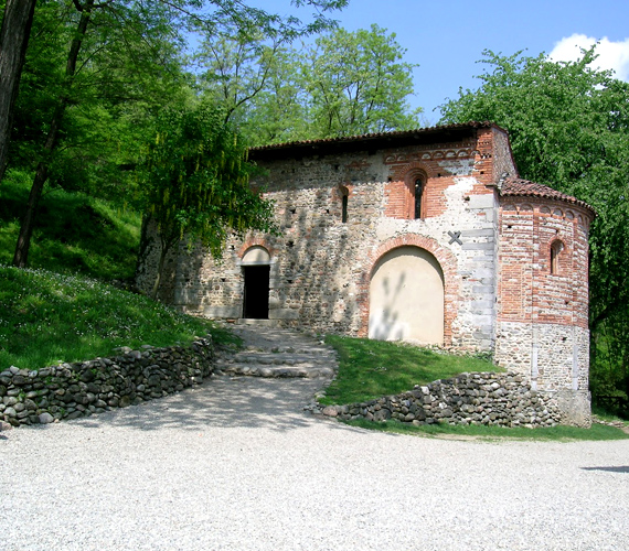 	A lombard hatalom itáliai helyszínei hét épületcsoportot foglalnak magukban, azon belül is erődöket, templomokat és kolostorokat az olasz félszigeten.	 