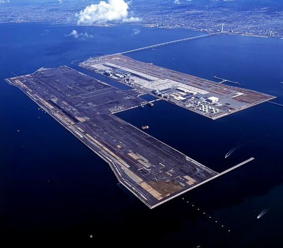 	A japán Kansai Airport mesterséges szigete a globális felmelegedés miatt el fog süllyedni, emellett földrengés és a ciklonok is gyakran érik.
