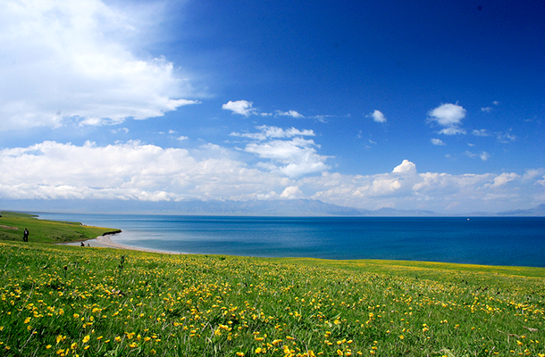 Pedig bővelkedik látnivalókban a környék: a képen a Sayram-tó látható