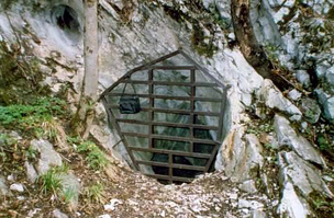 A barlang természetes bejárata