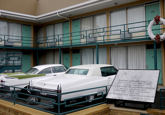 	A híres polgárjogi aktivistát, Martin Luther Kinget a memphisi Lorraine Motel erkélyén lőtték le 1968-ban.
