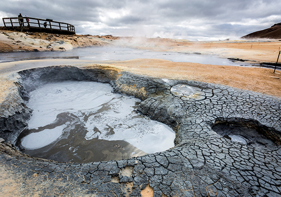 
                        	Izland bővelkedik a vulkanikus aktivitás révén létrejött természeti képződményekben, melyek tanulmányozására tökéletes helyet jelent például a Myvatn-tó környéke is.