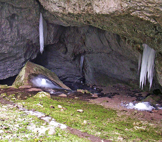	A Szlovákiában található Szilicei-jégbarlang a Szlovák- és az Aggteleki-karszt részeként a világörökségi listán szerepel.