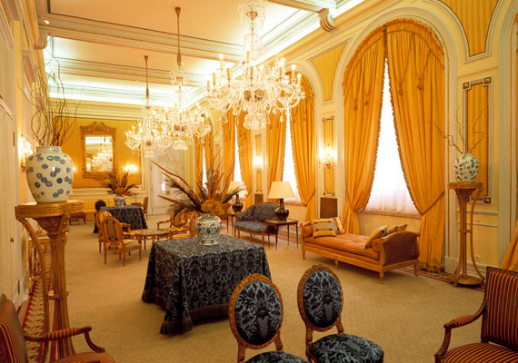 	A portugál Avenida Palace 1892-ben épült Lisszabonban. Igazi luxushotel, a múlt századok patinájával kombinálva.