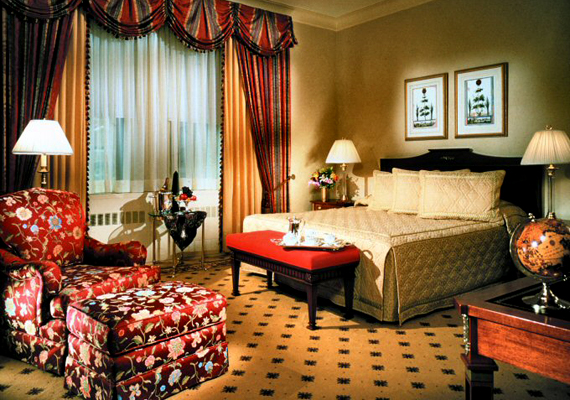 	Gazdag vendégeinek a New York-i Waldorf Astoria Hotel Manhattanben, a Park Avenue-n kínál elegáns szobákat.