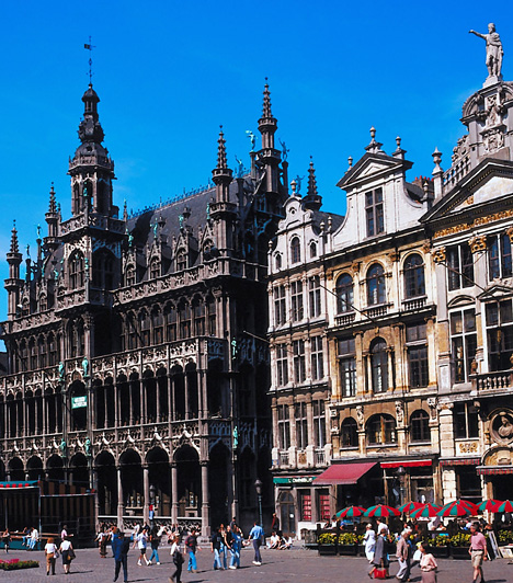 Brüsszel, BelgiumAz Európai Unió és a NATO székhelyének számító, hatalmas épületekkel övezett város a középkor hangulatát eleveníti fel. Ebben többek között olyan népszerű látványosságok segítenek, mint a királyi palota, a városháza és a Miasszonyunk-templom.