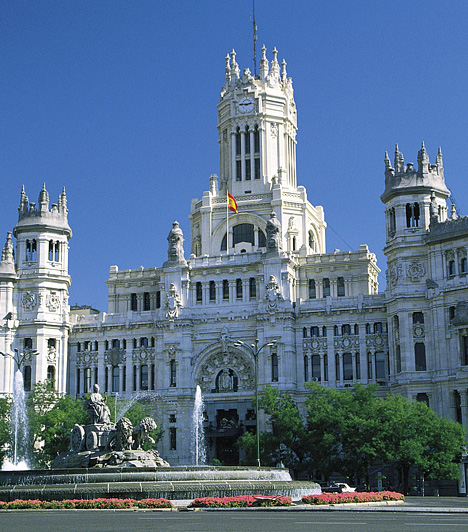 Madrid, SpanyolországSpanyolország fővárosában, az Európai Unió harmadik legnépesebb városának számító Madridban egy pillanat alatt belecsöppenhetsz a legendás éjszakai életbe, ezenkívül gyönyörű parkokban andaloghatsz, és számos kulturális látványosságot megnézhetsz - közöttük a Pradót vagy épp a Thyssen-Bornemisza Múzeumot.