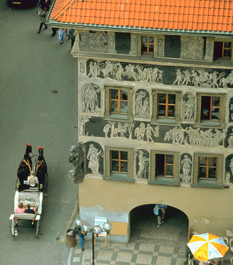  	Prága, Csehország  	A Franz Kafka szülőhelyeként ismert, gazdag építészeti, kulturális és vallási örökséggel rendelkező cseh város számos látnivalót tartogat - többek között a Világörökség részét képező óvárost, melyet gótikus, reneszánsz, barokk és rokokó stílusú épületek tesznek sokszínűvé.