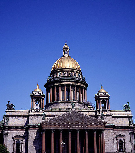 Szentpétervár, OroszországAz 1703-ban alapított Szentpétervár Moszkva után Oroszország második legnépesebb városa. Több mint kétszáz évig volt az ország kulturális és politikai központja, minek köszönhetően ma számtalan lenyűgöző történelmi látnivalóval várja az utazókat. A városközpont az UNESCO Világörökség részének számít.