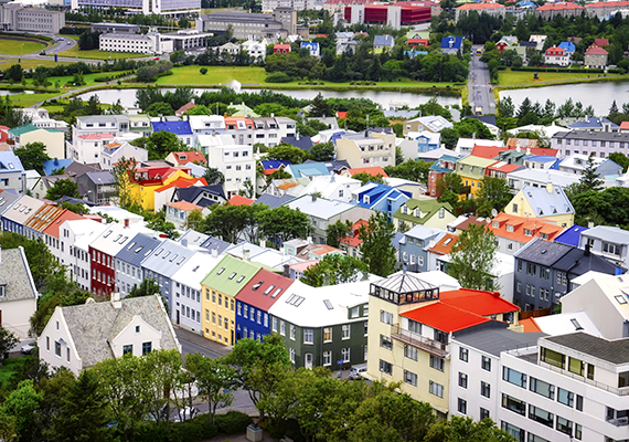 	Az első helyen Izland áll, vagyis 2014-ben ez az ország számít a legbékésebbnek az egész világon. A képen fővárosa, Reykjavík részlete látható.