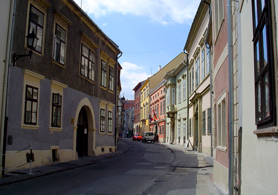 	Az ország egyik legszebb városa, Sopron a harmadik helyezést érte el, ami az itt eltöltött vendégéjszakákat illeti.