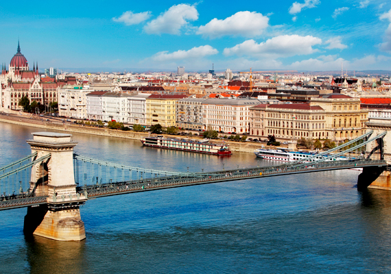 	A legjobb városok tekintetében Rómát és Párizst is megelőzve került fel Budapest a Condé Nast Traveler magazin listájára, méghozzá a közönségszavazatok alapján. Nézd meg, hányadik lett!