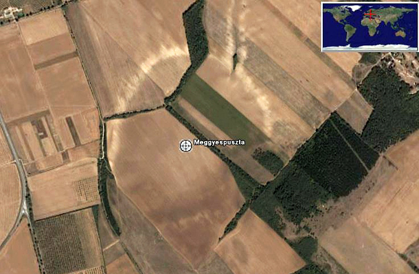 A Google Earth felvételén jól kivehető a világos színű gyűrű