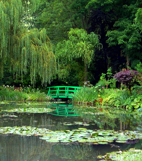 GivernyAz impresszionizmus atyja, Monet híres kertjének és vízililiomainak is Normandia ad otthont, nem véletlen, hogy a művész e vidék festője volt. A varázslatos kert mellett a normann paraszti élet, Etretat és Rouen híres katedrálisa is megihlette.Kapcsolódó cikk:A világ legszebb kertjei »