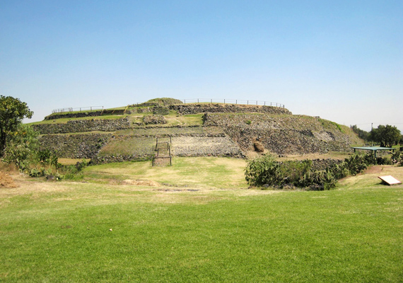 
                        	A mexikói Cuicuilco a megszilárdult láva alól bukkant elő: a tudósok úgy becsülik, a vulkánkitörés nyolcezer évvel ezelőtt történt, akkoriban azonban elméletileg még nem építhettek ilyen fejlett piramist. Nézz meg még több hasonló helyet!