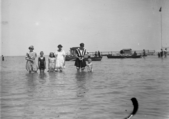 	Családi vakáció 1917-ben, Siófokon.