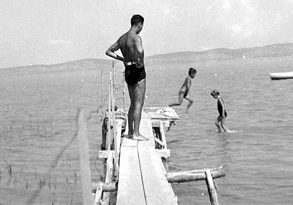 	Ég és víz között félúton, 1950-ben.