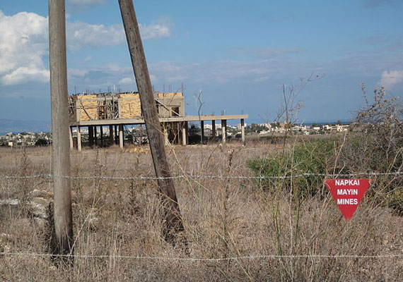 	A ciprusi város 1974-től lezárt katonai területnek minősül.