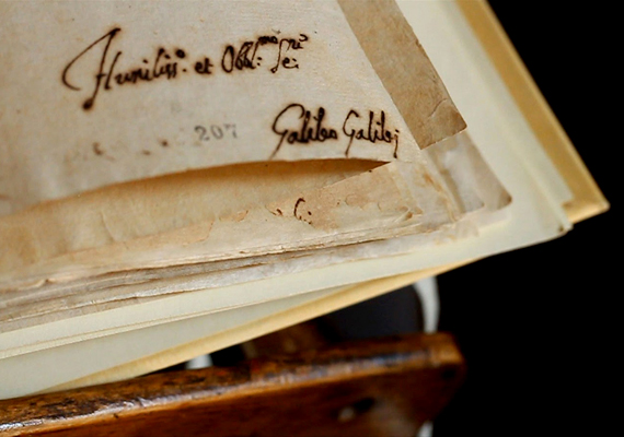 
                        	Olyan dokumentumokat tartanak itt, mint Galilei perének anyaga, olyan leveleket, amelyeket VIII. Henrik házassága ellen írtak, valamint több, a holokauszttal és a második világháborúval kapcsolatos írást is.