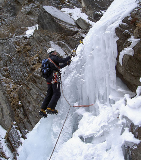  	Jégfalmászás  	Az extrém sportok szerelmesei is megtalálják maguknak Karintiában a kihívásokat: a megfagyott vízesések jégfelületén több helyen is lehetőségük nyílik jégfalmászásra.