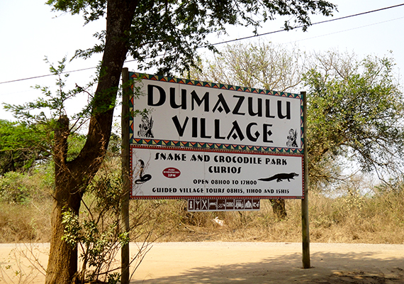 	A tradicionális zulu falu, Dumazulu szintén nagyon népszerű látványosság, melynek célja, hogy bemutassa, miként éltek egykor, és miként élnek ma a törzs tagjai.