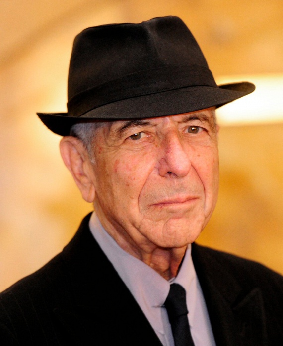A 20. század második felének egyik legnagyobb énekes-dalszerzője, Leonard Cohen 2016. november 7-én hunyt el 82 éves korában. A melankolikus balladáiról ismert mély hangú kanadai zenész rákos volt, de halálát nem ez okozta: otthonában éjjel elesett, majd álmában elhunyt.