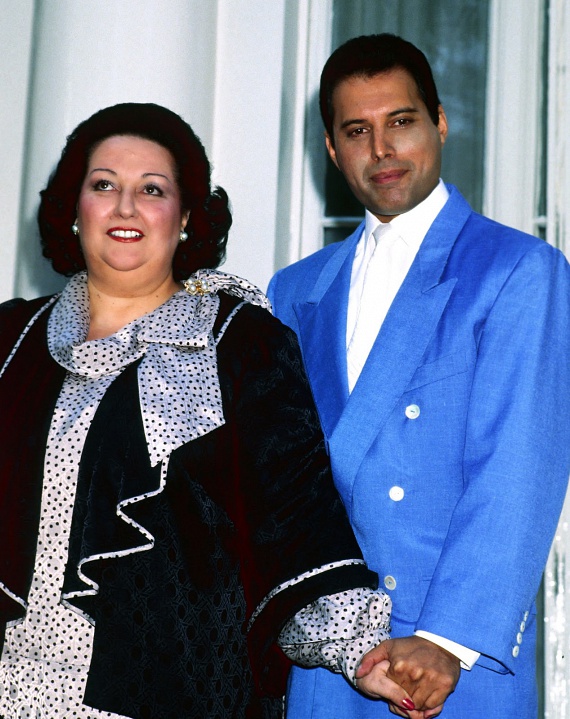 A legendás énekes imádta az operákat, amely erős nyomot hagyott a Queen zenéjén. Freddie Mercury 1987-ben egy duettet énekelt Montserrat Caballé spanyol operaénekessel, a Barcelona című dal pedig az 1992-es nyári olimpia hivatalos dala lett.