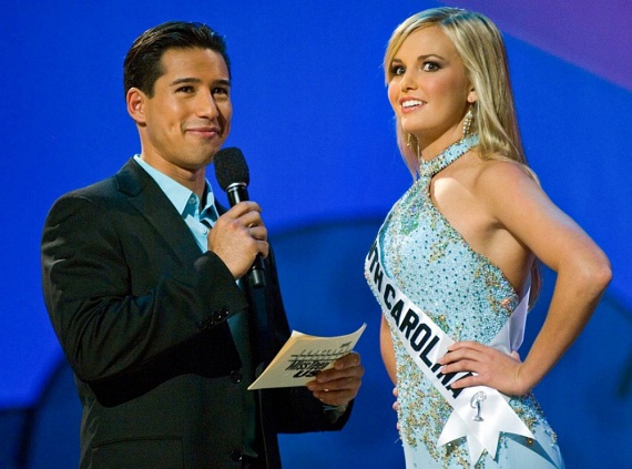 A szépségversenyek sem zajlanak le bakik nélkül, 2007-ben Miss Észak-Carolina válasza hatalmas port kavart a neki feltett kérdésre, ami így hangzott: "Miért van az, hogy az amerikaiak jelentős hányada nem képes elhelyezni az Egyesült Államokat egy vaktérképen?"
- Azt gondolom, hogy azért van, mert az embereknek nálunk nincs térképe. Fejleszteni kellene az oktatást, segítenünk kellene Afrikán és Irakon, meg az ázsiai államokon is, hogy a gyerekek okosodhassanak - válaszolta Caitlin Upton a kacagásban kitörő nézőknek.